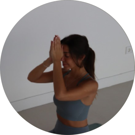 María Solanas, profesora de yoga — práctica Hatha/Vinyasa